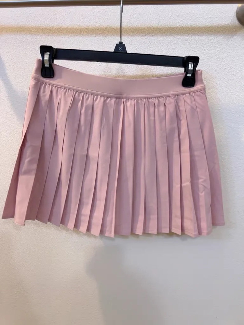 lululemon athletica Pink Pleated Tennis Skirt with Matching Ribbed Tank - Picture 3 of 3